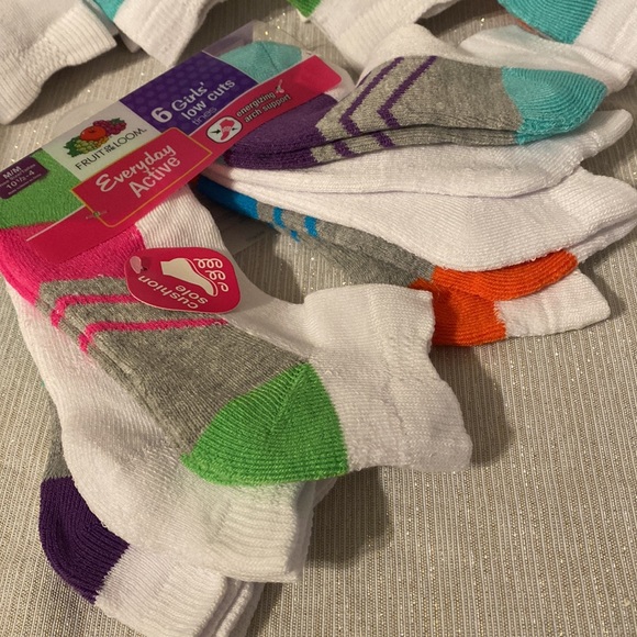 Lot of 18 pairs FRUIT OF THE LOOM Girls  ankles socks M shoe size 10 1/2 - 4 - Picture 5 of 10